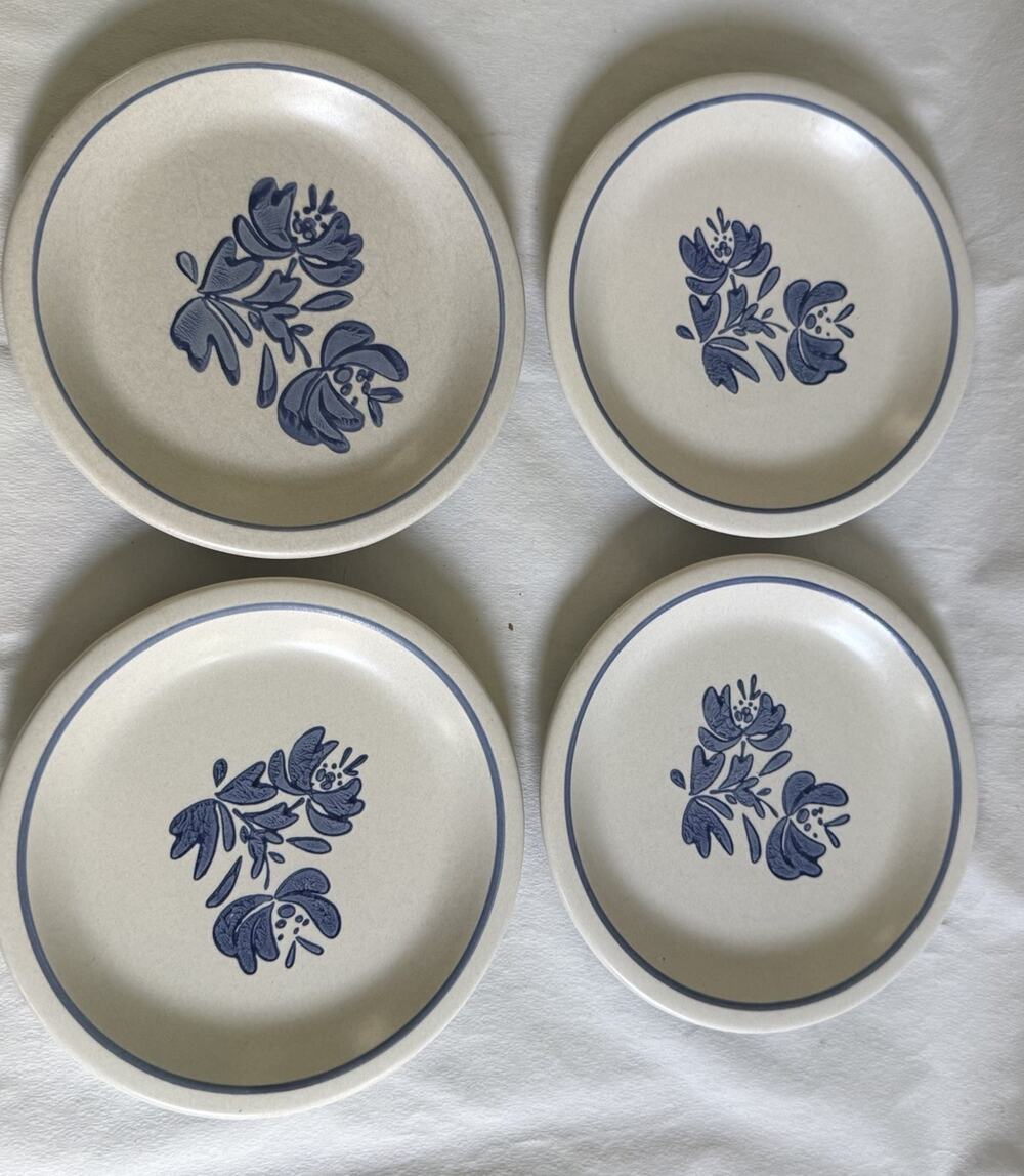 Pfaltzgraff Yorktowne Stoneware Dessert Plate 6.75” Old Castle Mark (4 Plates)